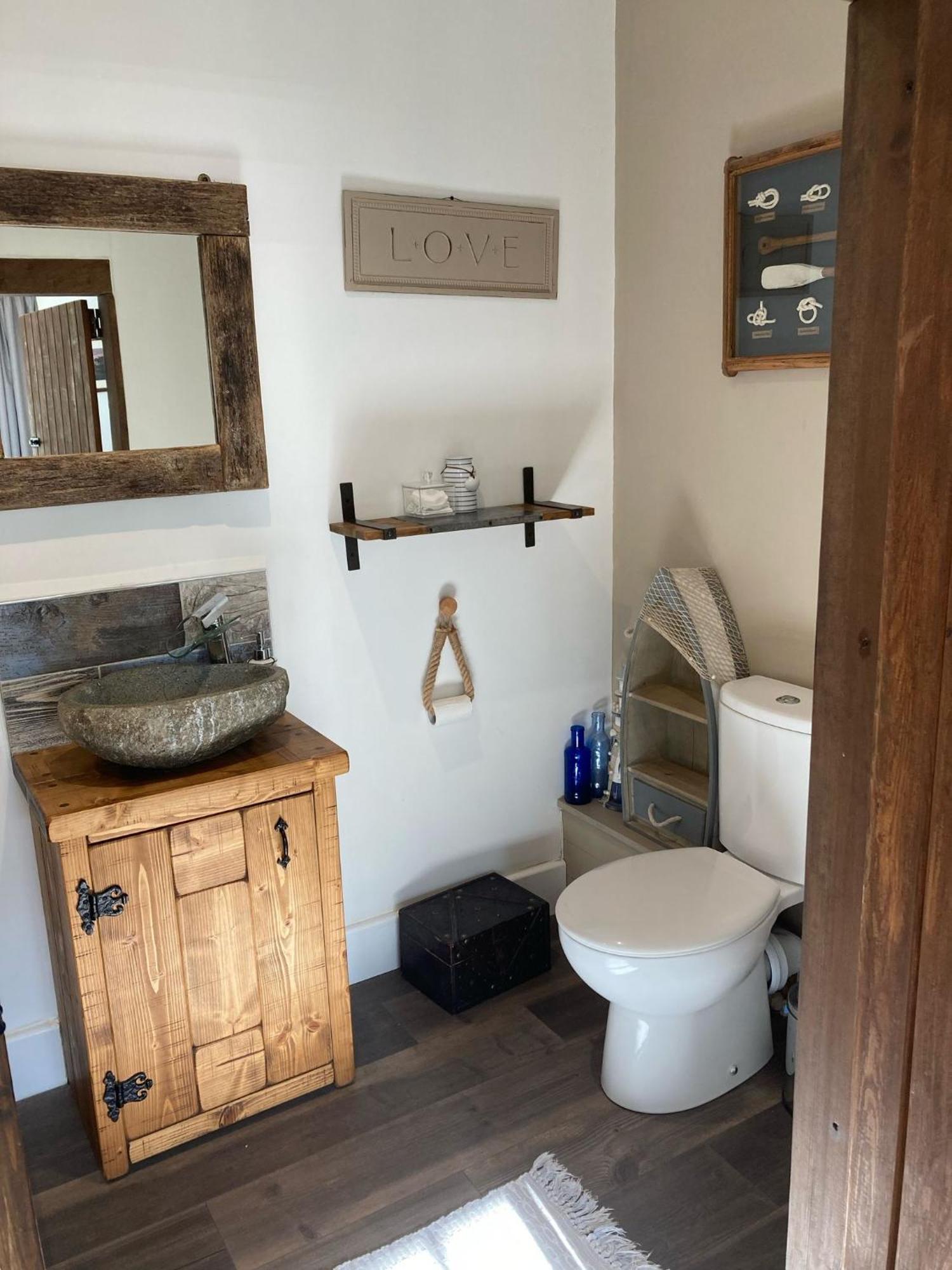 Guest Suite At 31 Little England Milborne Saint Andrew Εξωτερικό φωτογραφία