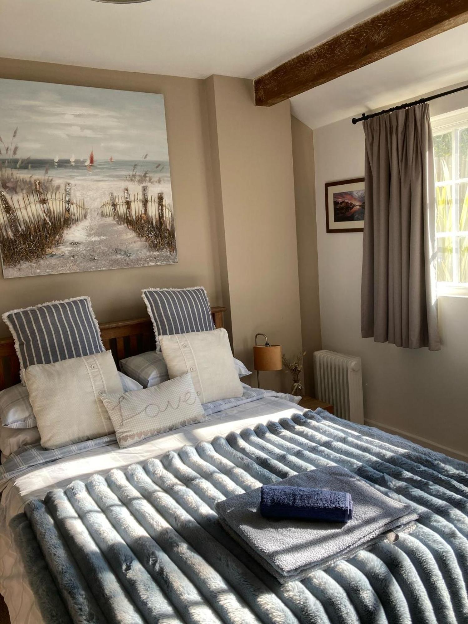 Guest Suite At 31 Little England Milborne Saint Andrew Εξωτερικό φωτογραφία