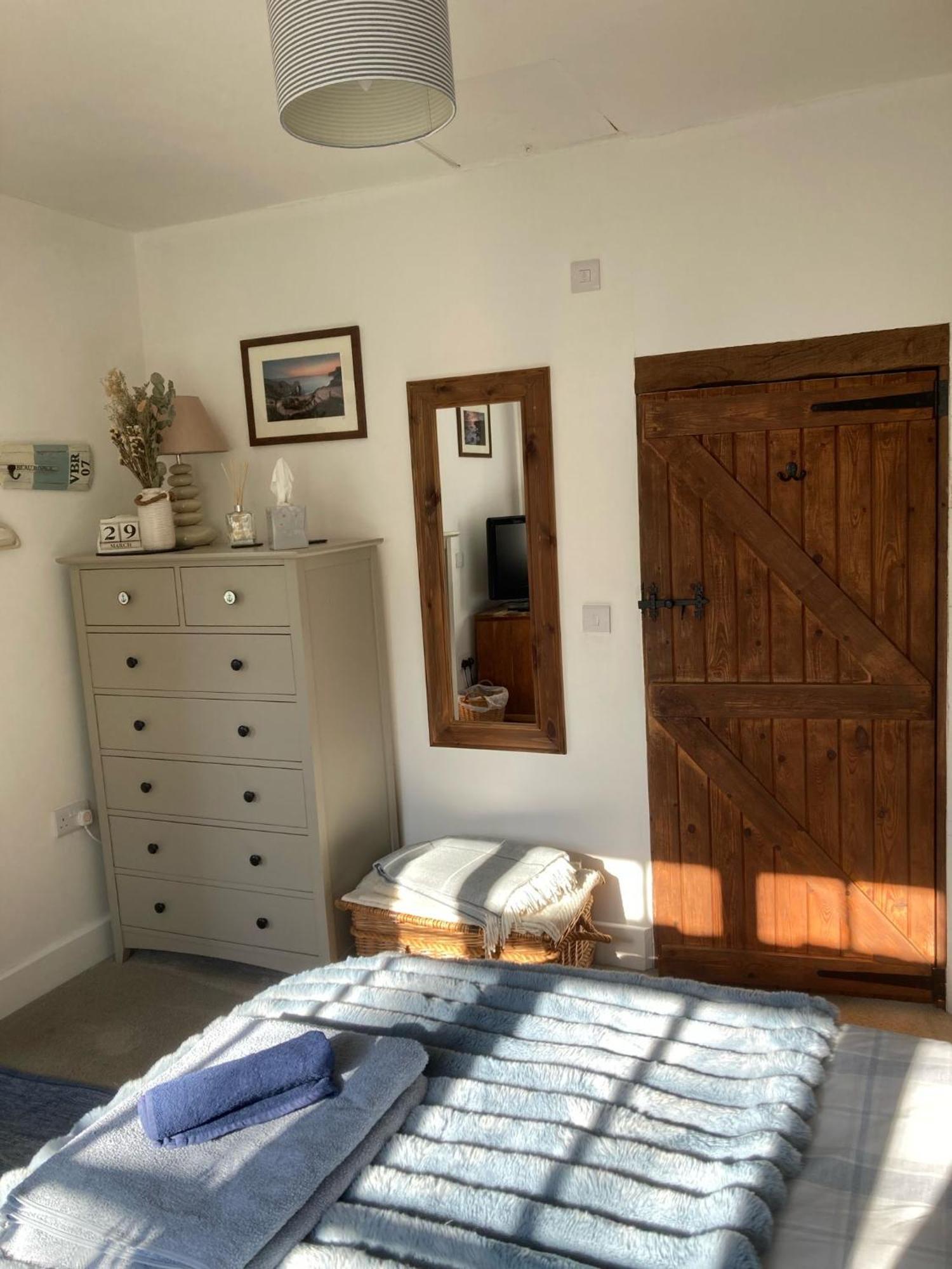 Guest Suite At 31 Little England Milborne Saint Andrew Εξωτερικό φωτογραφία