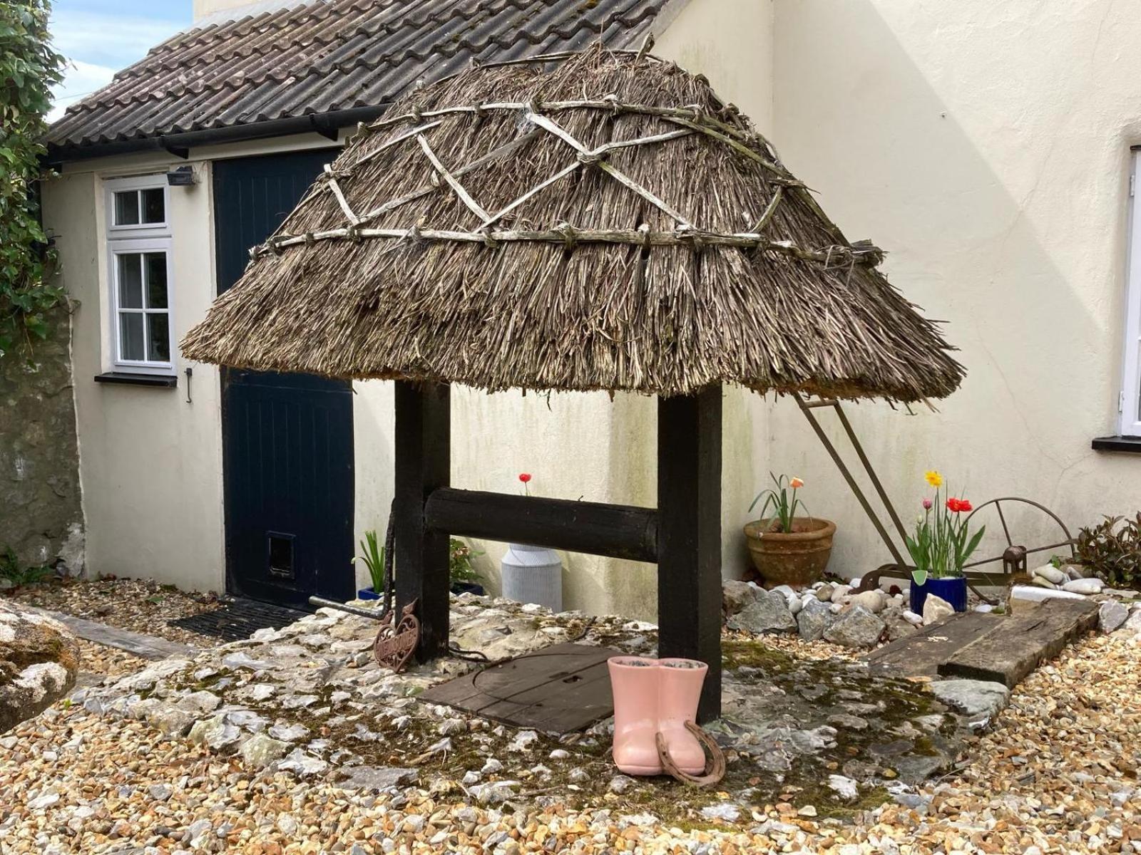 Guest Suite At 31 Little England Milborne Saint Andrew Εξωτερικό φωτογραφία